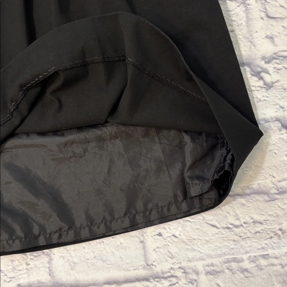 GAP Pleated Front Classic Black Skirt Large Pockets Lined Interior Size 6